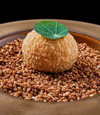 Dantes´ Inferno menu - “LUST” Onion / Balsamic vinegar / Comté / Pear
